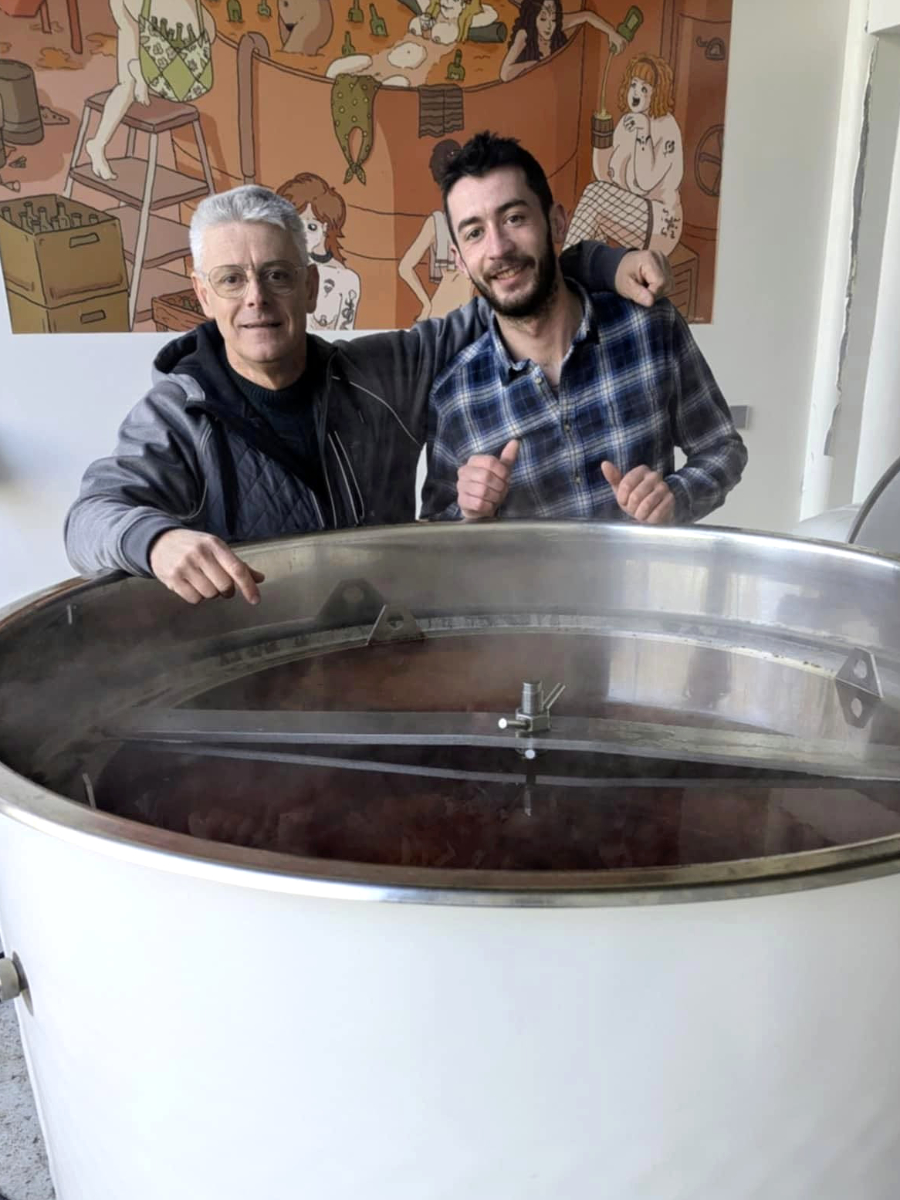 Christophe Beyon, créateur de la bière Léopard et Paul Lefranc, nouveau propriétaire de la brasserie artisanale à Avranches